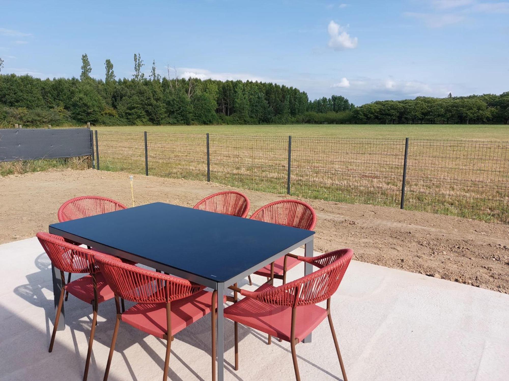 Maison Neuve A Bessens Exteriör bild